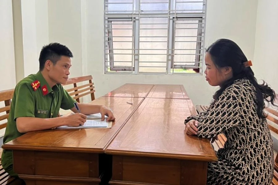 Nguyễn Thị Trang Vân tại cơ quan điều tra. Ảnh: CA.