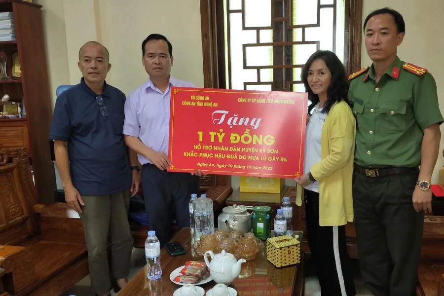 Masan đã ủng hộ 1 tỷ đồng cho UBND huyện Kỳ Sơn để cùng chính quyền địa phương và bà con nhanh chóng khắc phục thiệt hại.