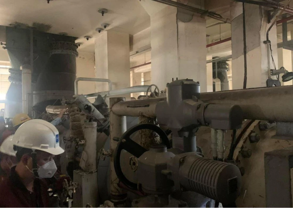 Khu vực bên trong nhà máy xảy ra sự cố.