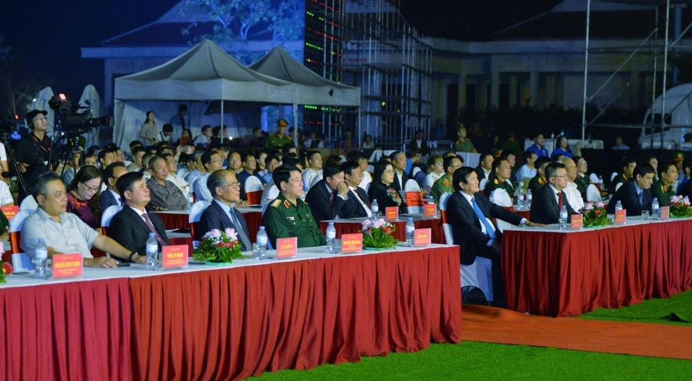 Các đại biểu tham dự chương trình.