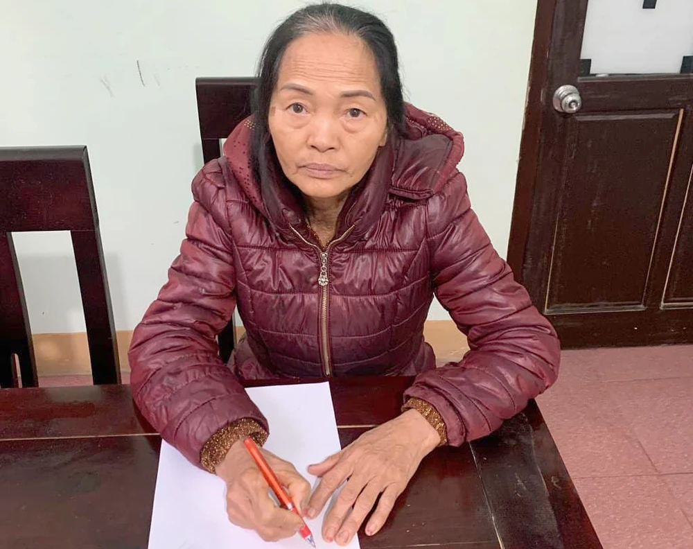 Bà Bùi Thị Tý tại cơ quan điều tra. Ảnh: CA.