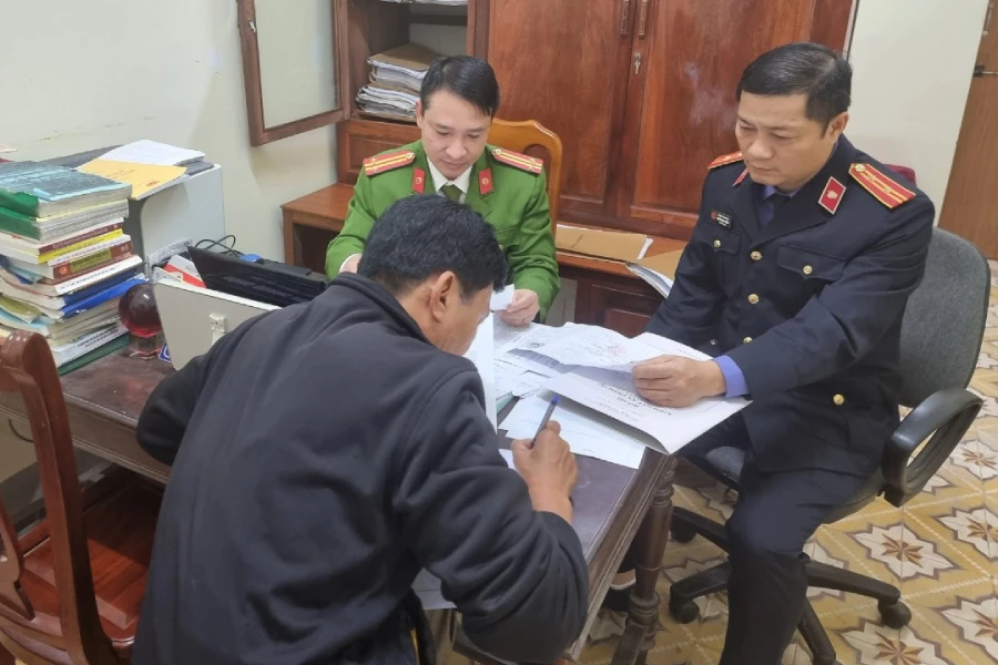 Kiểm sát viên được phân công kiểm sát hỏi cung bị can. Ảnh: VKS.