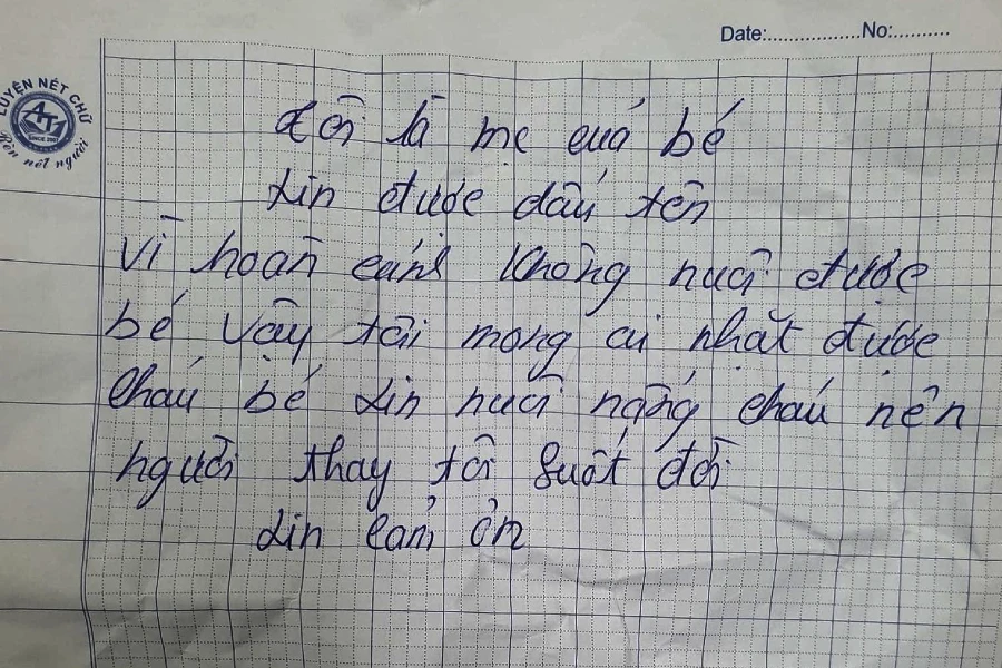 Tấm giấy bỏ lại cùng bé gái khoảng 1 tuổi.