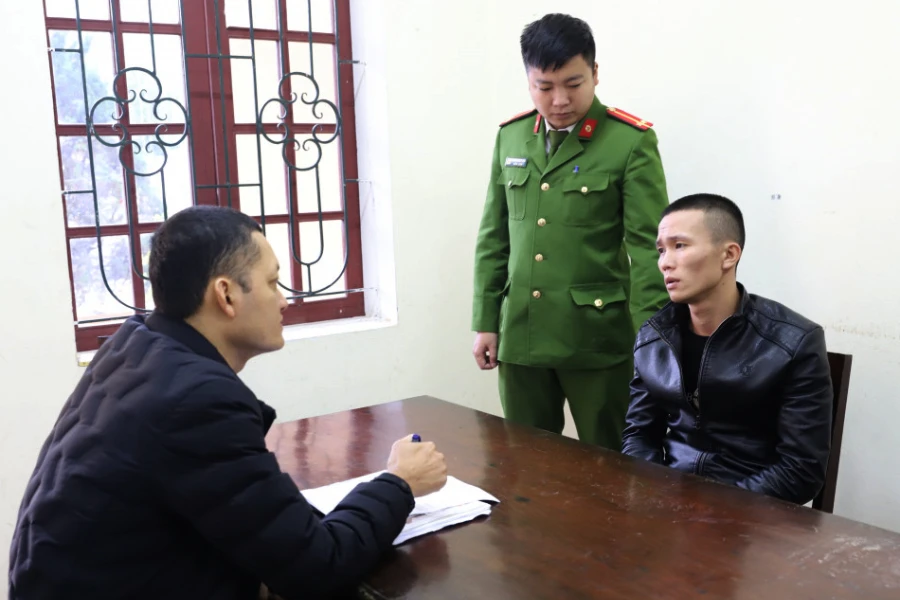 Phan Mạnh Hùng tại cơ quan điều tra. Ảnh: CA.