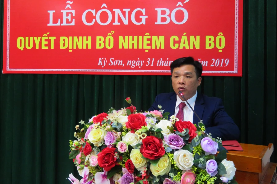 Ông Phan Văn Thiết lúc được bổ nhiệm làm Trưởng Phòng GD&amp;ĐT huyện miền núi Kỳ Sơn.