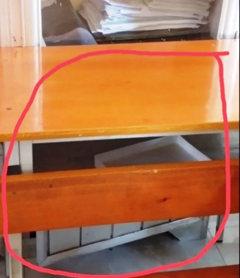 Hốc tủ đựng đồ cuối lớp học, nơi em NTKG chui vào nằm ngủ quên 4 giờ đồng hồ. Ảnh: TH.