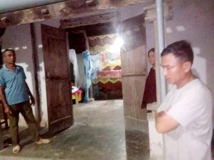 Người thân đau buồn khi chị H bị sét đánh trúng.