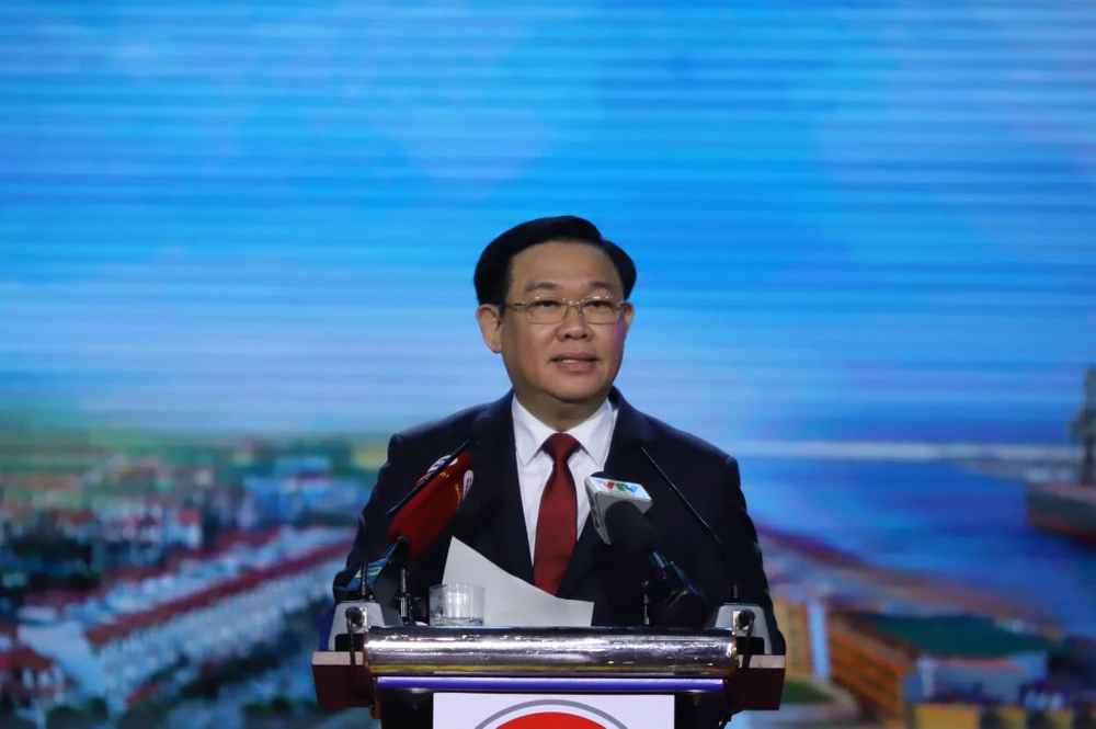 Chủ tịch Quốc hội Vương Đình Huệ phát biểu chỉ đạo Hội nghị.