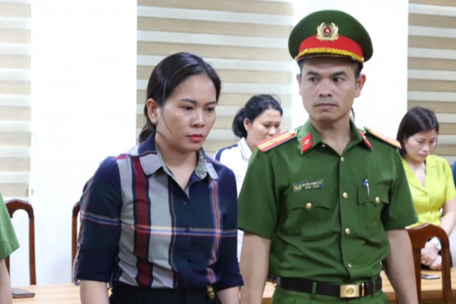 Nguyễn Thị Mai bị khởi tố bị can về tội tham ô tài sản. Ảnh: CA.