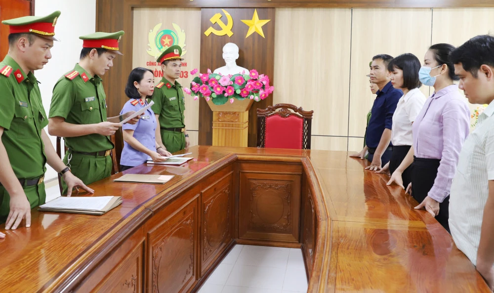 Các bị can Nguyễn Thanh Tùng, Trần Thị Châu Giang, Nguyễn Thị Bích Ngọc. Ảnh: CA. Các bị can Nguyễn Thanh Tùng, Trần Thị Châu Giang, Nguyễn Thị Bích Ngọc. Ảnh: CA.