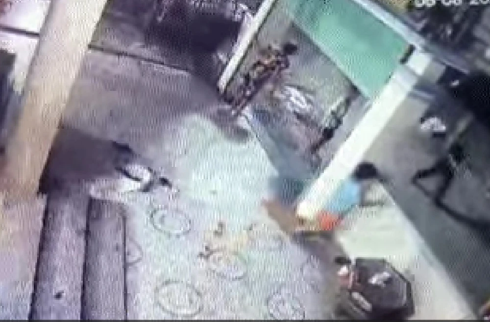 Camera của gia đình ghi lại được thời điểm xảy ra vụ án mạng.