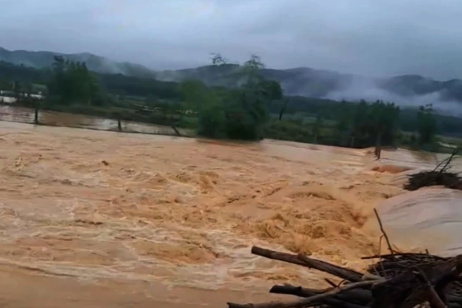 Mưa lớn ở miền núi Hà Tĩnh làm 3 người chết và mất tích