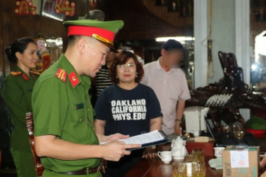 Vì sao nữ giám đốc ngành gỗ bị khởi tố tội buôn lậu?