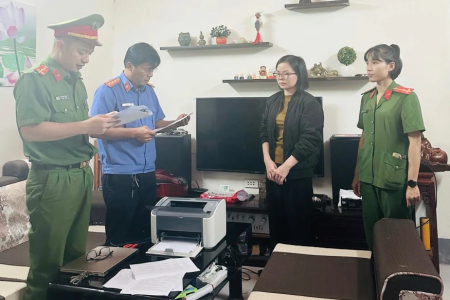 Một cô gái lừa chiếm đoạt tiền nhiều người đàn ông để đánh bạc