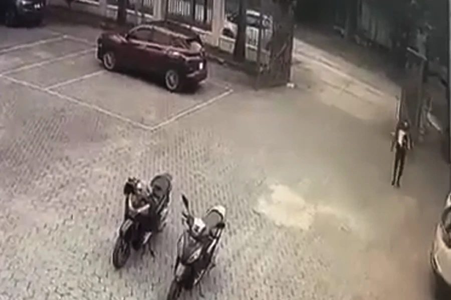 Kẻ cướp xông vào 1 chi nhánh ngân hàng ở Nghệ An khống chế nữ nhân viên-cuop-ngan-hang.jpg