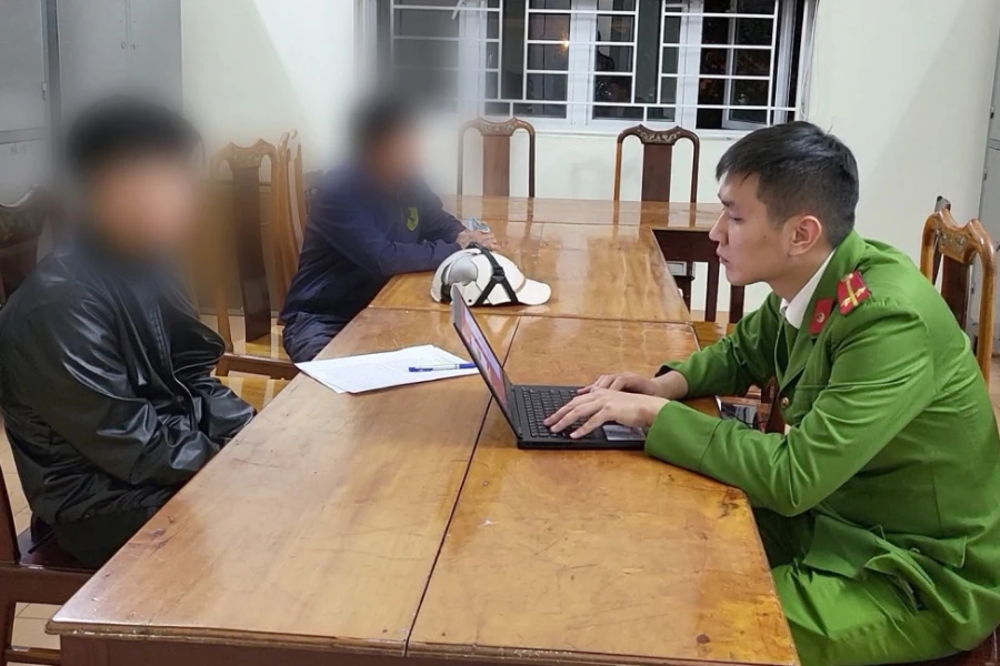 Khởi tố học sinh lớp 12 ‘thông chốt’, tông trọng thương CSGT