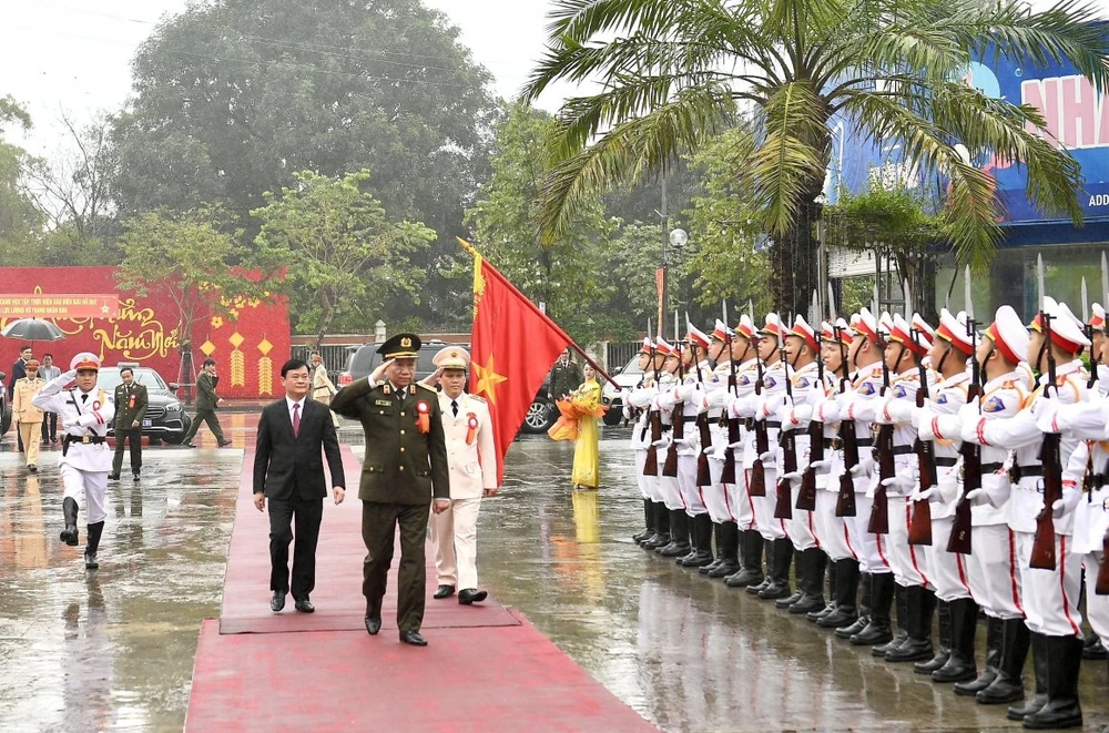 Công an Nghệ An đón nhận danh hiệu Anh hùng