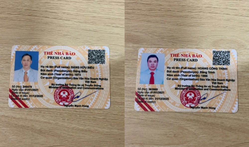 Thẻ nhà báo giả﻿ mang tên Biểu và Trình. Ảnh: CA.