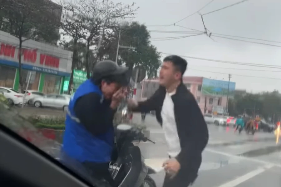 Tạm giữ hình sự người đánh học sinh lớp 11 sau va chạm giao thông