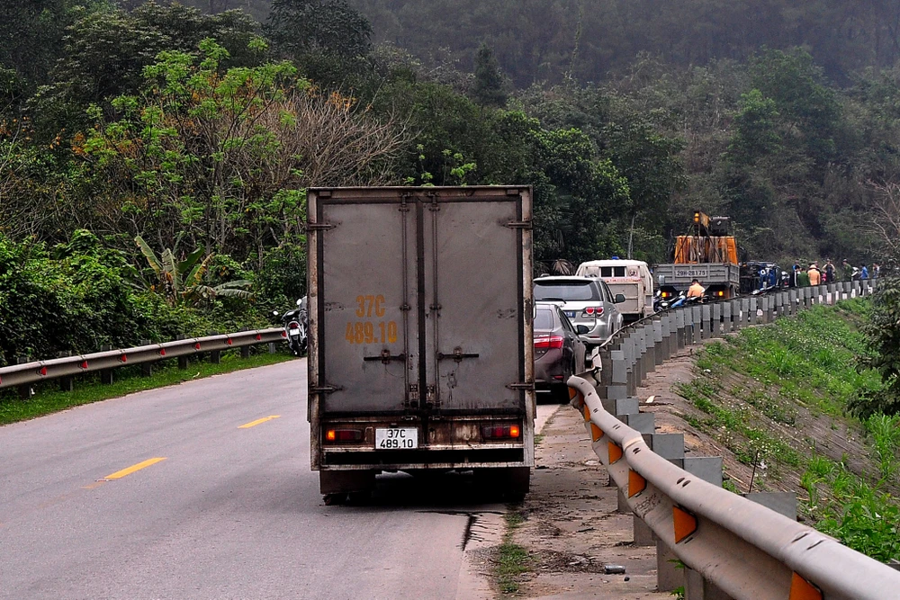 Đoạn đường xảy ra vụ tai nạn đau lòng. Ảnh: MINH LÝ.