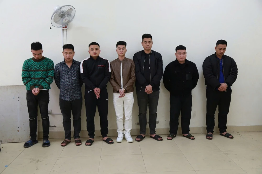 Trong số 8 bị can, Dũng và Hoàng bị khởi tố về tội mua bán trái phép chất ma túy, các bị can còn lại bị khởi tố về tội tổ chức sử dụng trái phép chất ma tuý