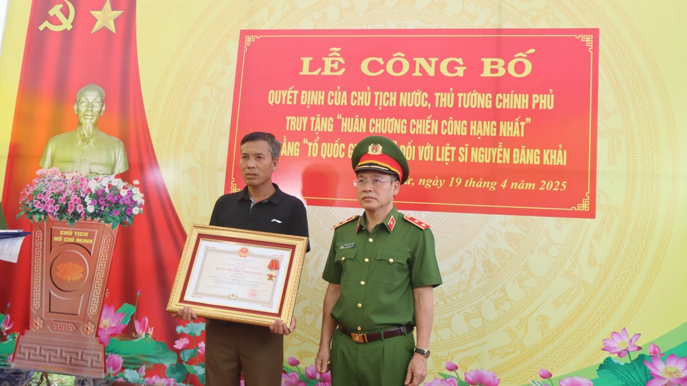 Tổ quốc ghi công