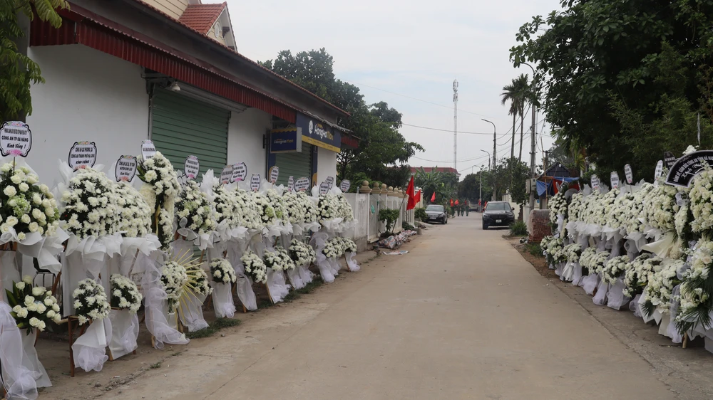 vong-hoa-trang (1).jpg