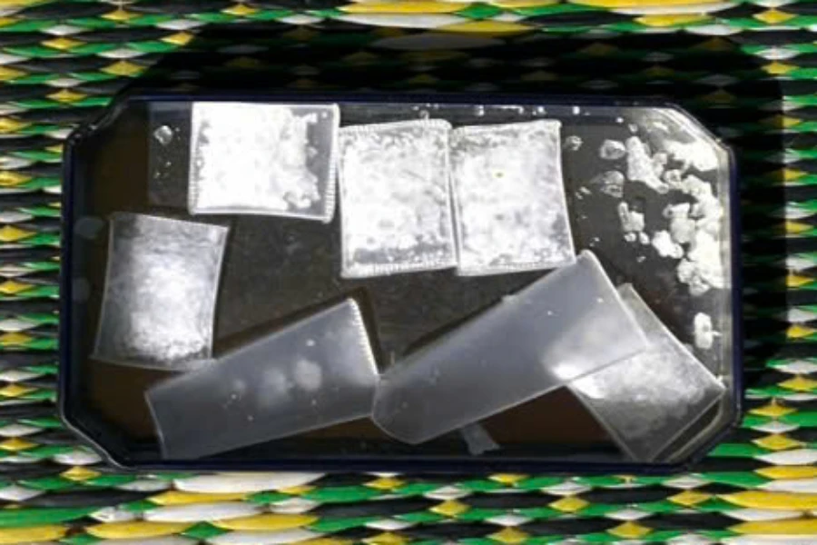 Công an xã đi tuần tra phát hiện trong phòng trọ một phụ nữ 49 tuổi và hai nam thanh niên đang sử dụng trái phép chất ma tuý.