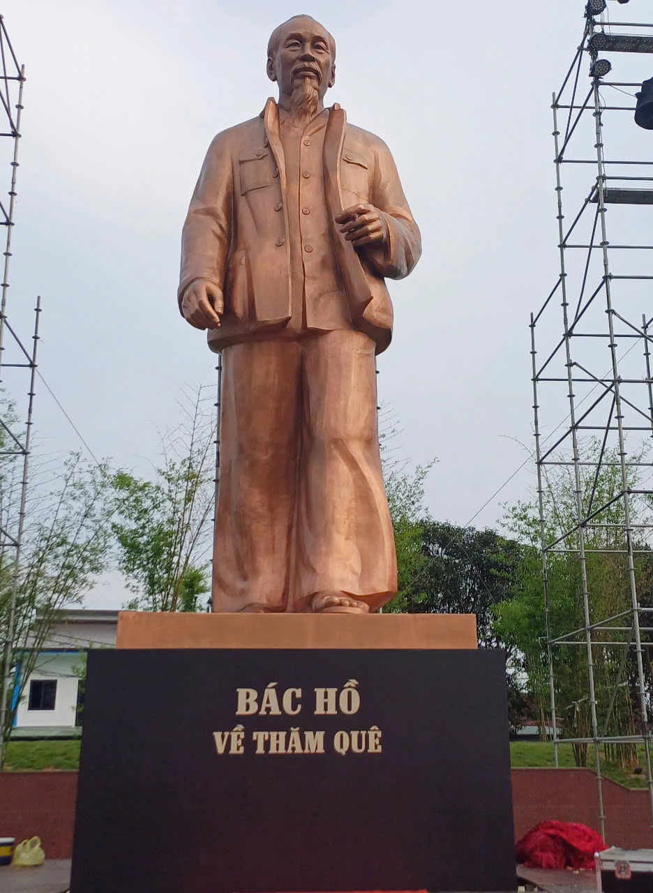 Bac-Ho-ve-tham-que.jpg
