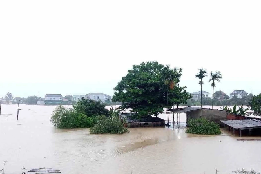 Hà Tĩnh: Mưa lớn, lũ đổ về trong đêm cuốn trôi nhiều tài sản