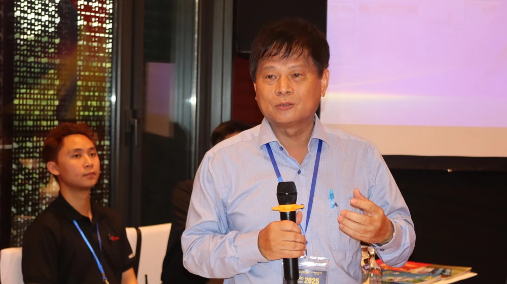 Ông Trần Trọng Dũng phát biểu tại Diễn đàn báo chí toàn quốc năm 2025. Ảnh: ĐẮC LAM