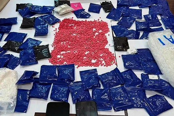 Ma túy 'khủng' trong túi xách của người đàn ông từ nước ngoài về Việt Nam