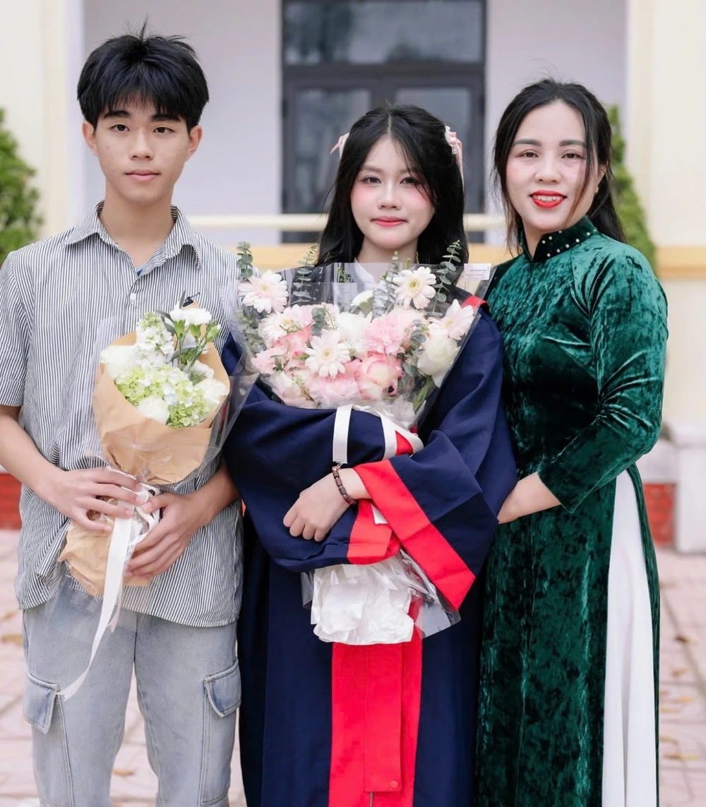 Nu-tran-Yen-Nhi .jpg