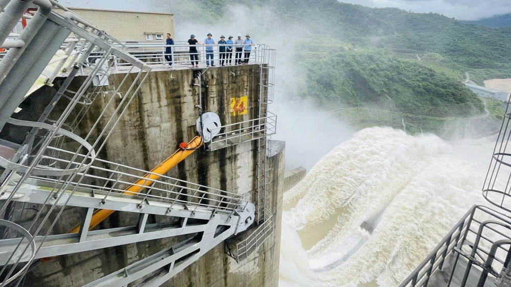 Kiem tra van hanh ho thuy dien Ban Ve.jpg