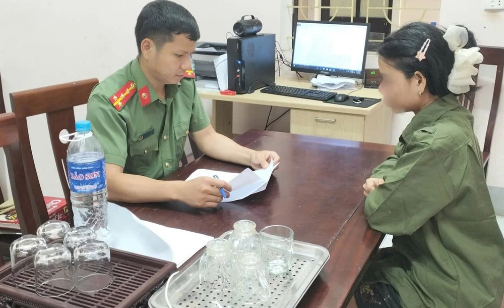 cô gái livestream.jpg