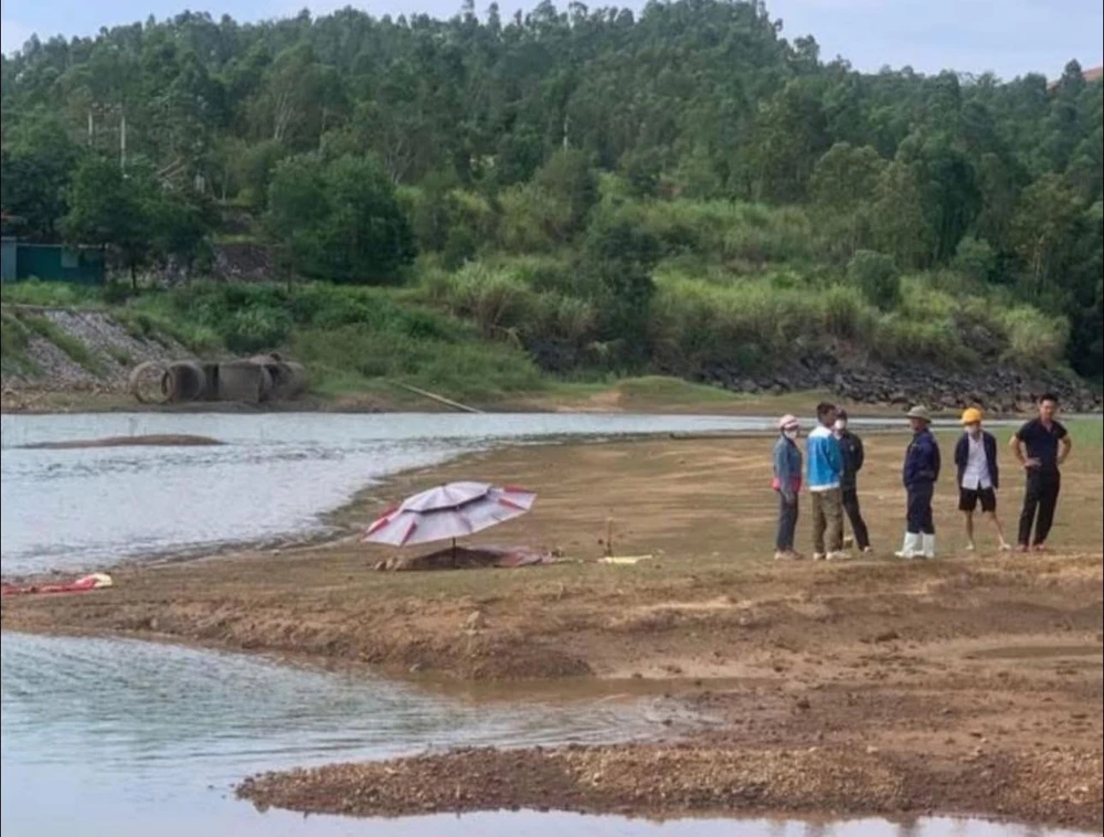 Hiện trường xảy ra vụ 3 học sinh bị đuối nước tử vong ở hồ Vực Mấu