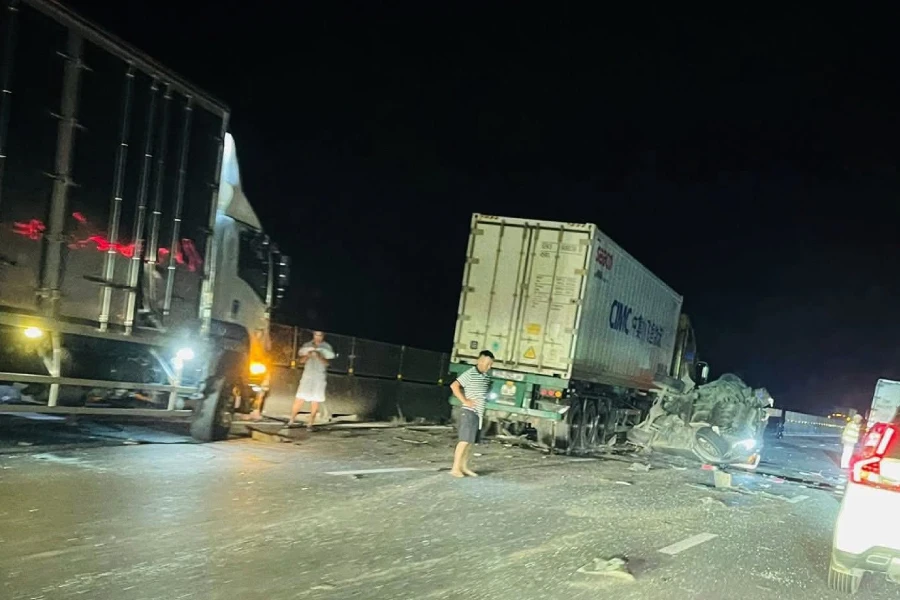 5 ô tô gặp tai nạn liên hoàn trên cao tốc Bắc-Nam