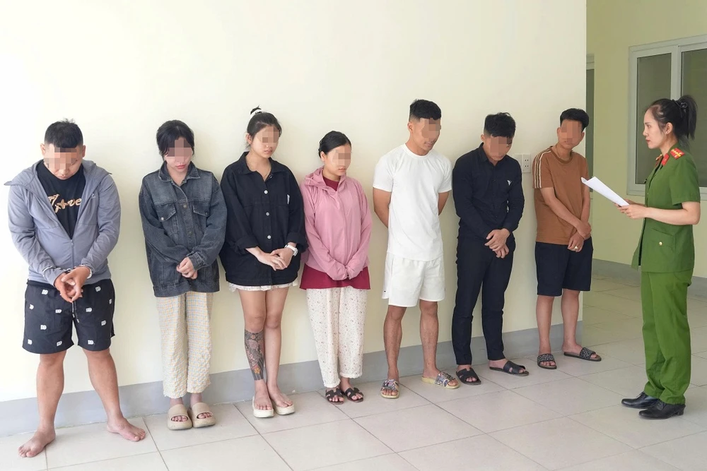 Nhóm đối tượng trang trí phòng trọ như quán bar để tụ tập 'bay lắc'