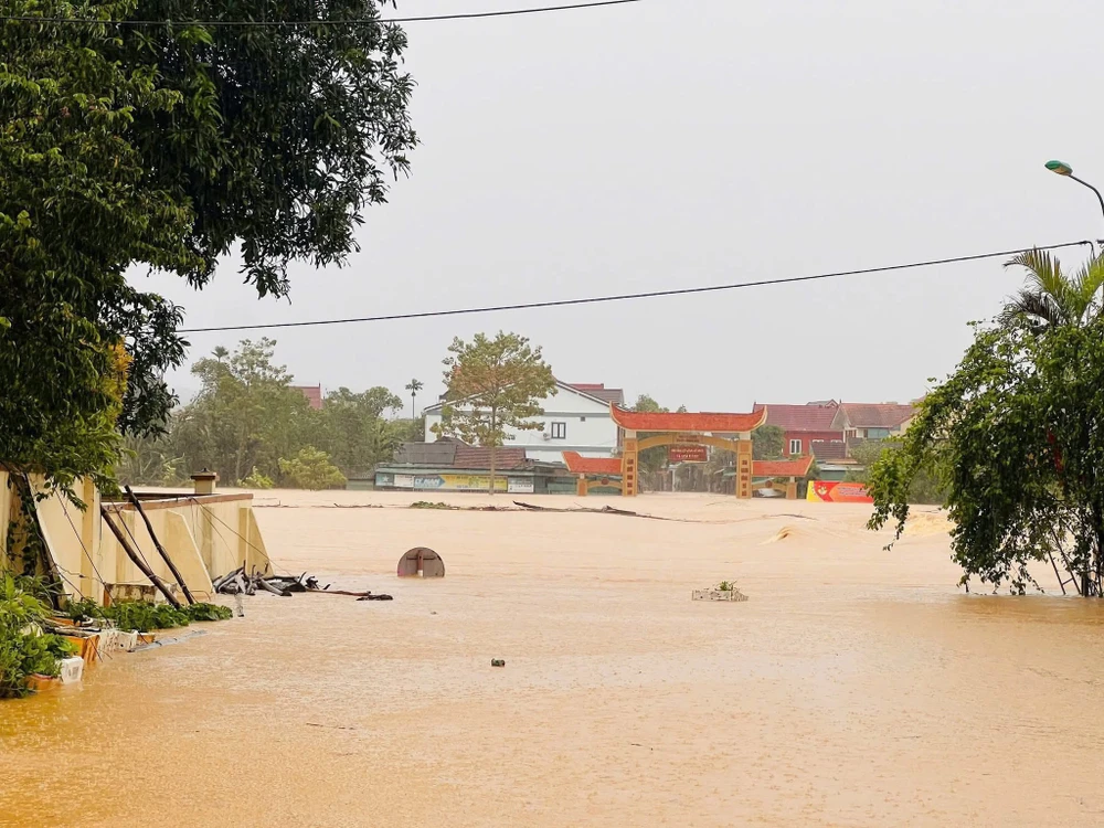 Ngập lụt ở Hà Tĩnh sau bão số 10