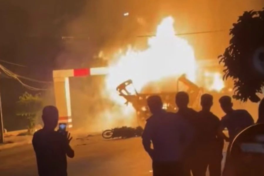 nổ xe bồn rồi bốc cháy (2).jpg