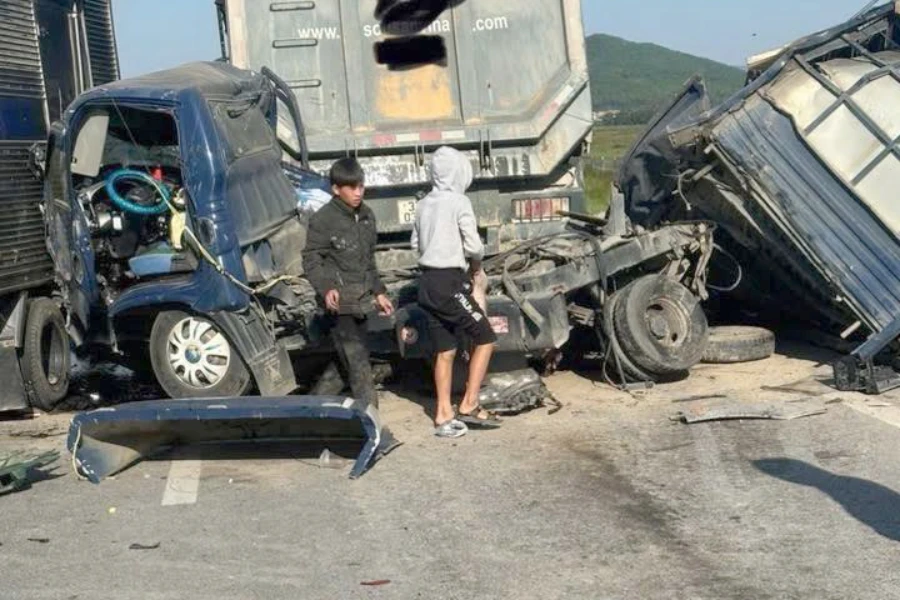 cao tốc tai nạn liên hoàn.jpg