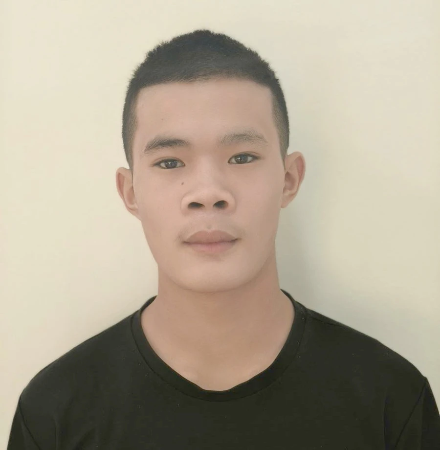 thanh nien dùng điếu cày đánh.jpg