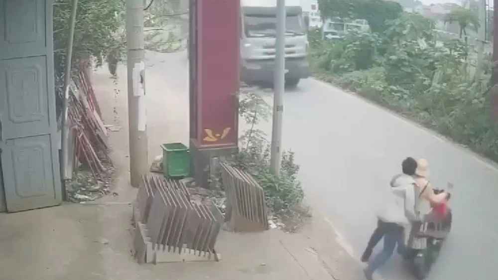 day-CSGT-vao-dau-xe-tai (1).jpg