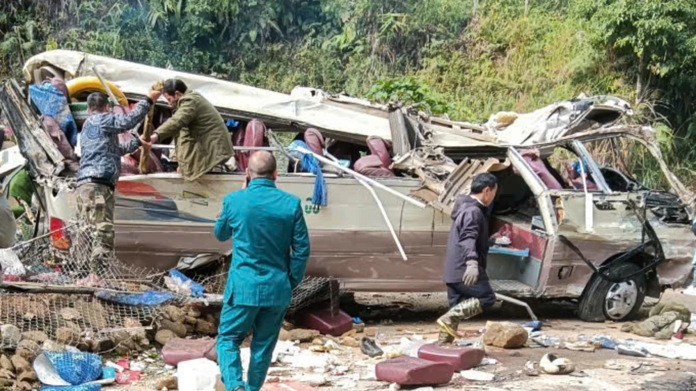 xe-khach-tai-nan (2).jpg