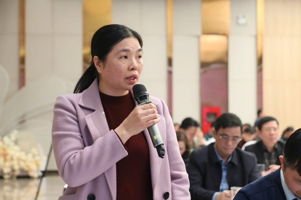 Bà Hồ Thị Châu Loan, Phó Giám đốc Sở GD&amp;ĐT tỉnh Nghệ An cung cấp thông tin tại buổi họp báo.