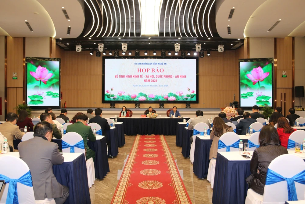 Quang cảnh buổi họp báo.