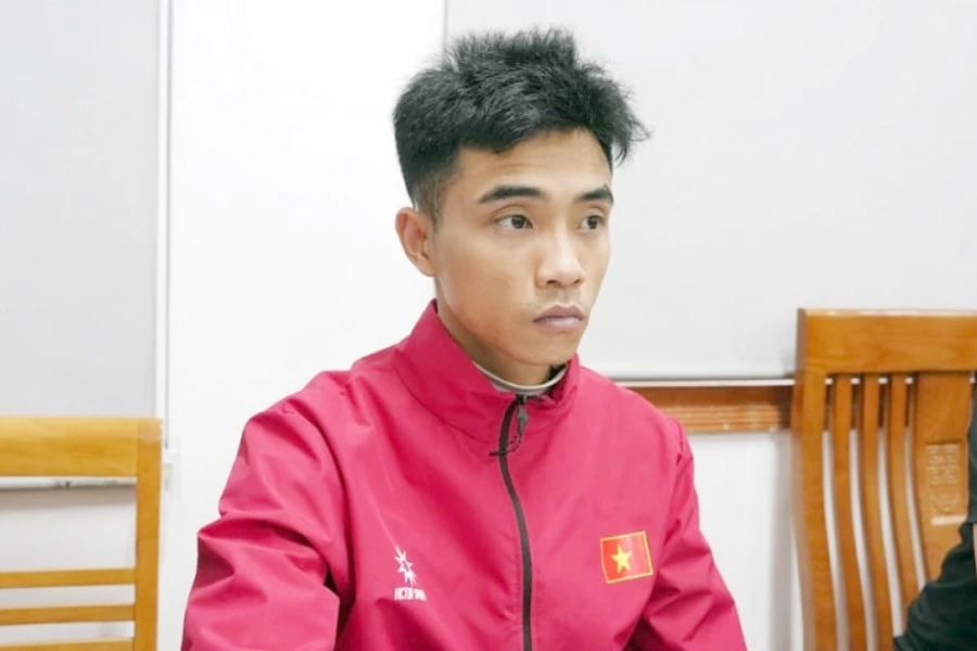 Nghi phạm Phùng Tiến Cao tại cơ quan công an. Ảnh: CA