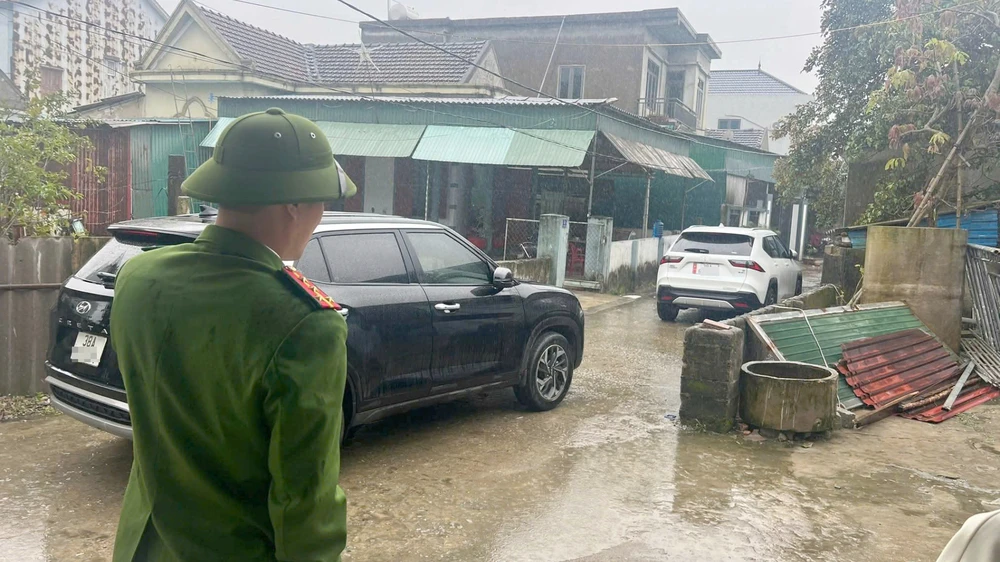 cong-an-vao-cuoc (2).jpg