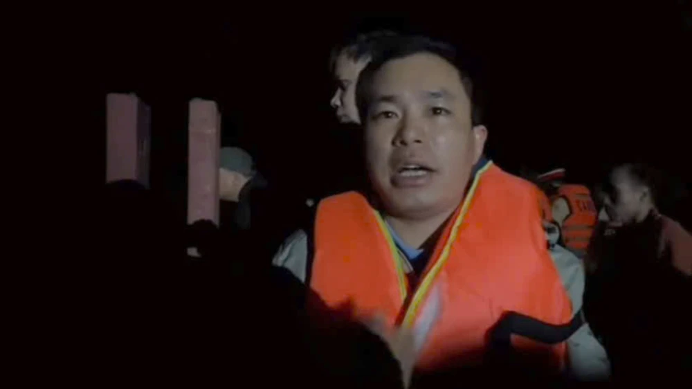 lat-tau-ho-thac-ba (2).jpg