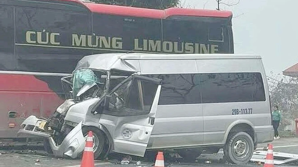 tai-nan-16 chỗ và xe giường nằm.jpg